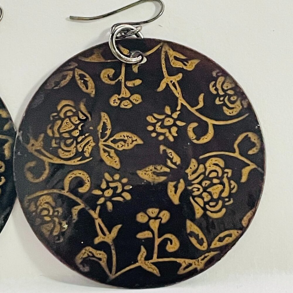 Retro Black & Gold Floral Disc Dangle Earrings Lightweight Metal Statement - Picture 3 of 6
